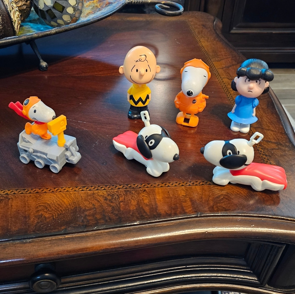 Peanuts Character Toy Set Of Six - Multicolor EUC